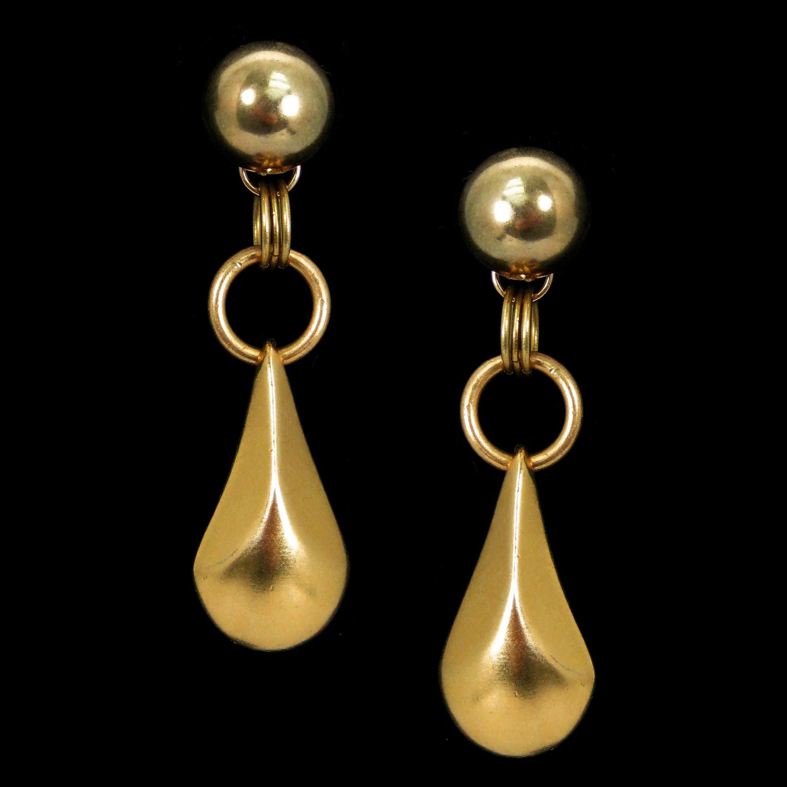 #1103e Gold Tone Tear Drop Earrings